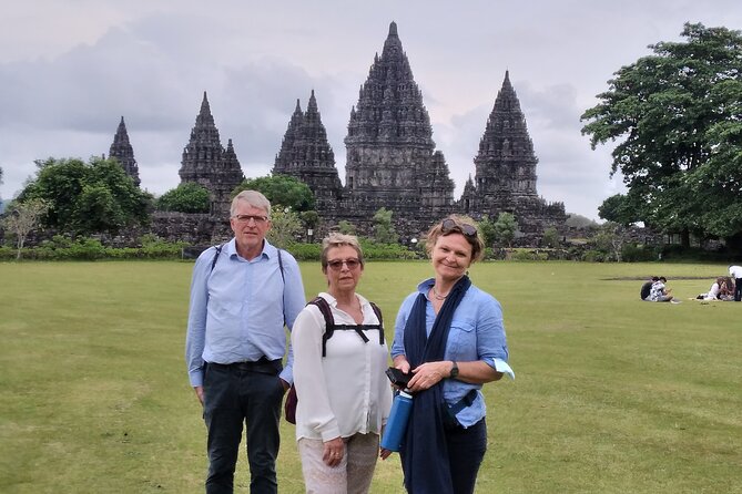 Yogyakarta: Borobudur Sunrise and Prambanan Temple Private Tour - Borobudur sunrise: UNESCO scale plus a quota reality