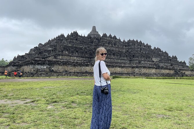 Yogyakarta: Borobudur Sunset Shared Guided Tour - Mendut Buddhist Monastery: The Quiet Counterpoint