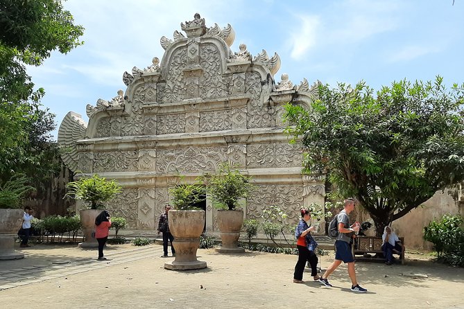 Yogyakarta City tour and Ijo Temple Sunset - Private transport and guide style: why up-to-4 matters