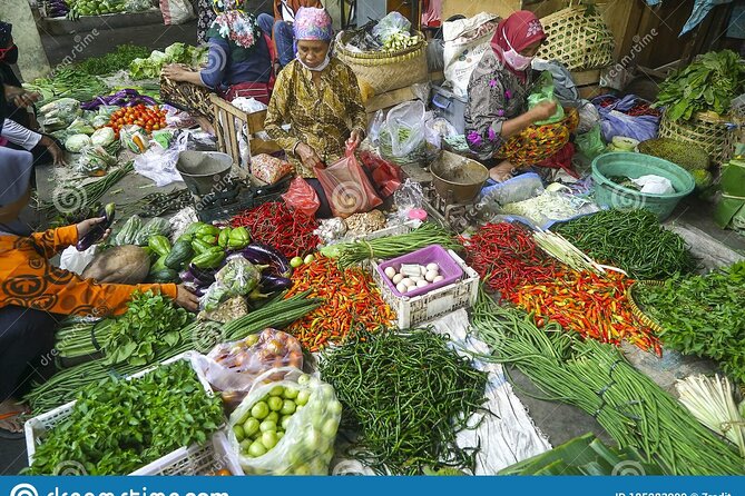 Yogyakarta Cooking Class and Market Tour - Entering the market: where your cooking starts before the stove