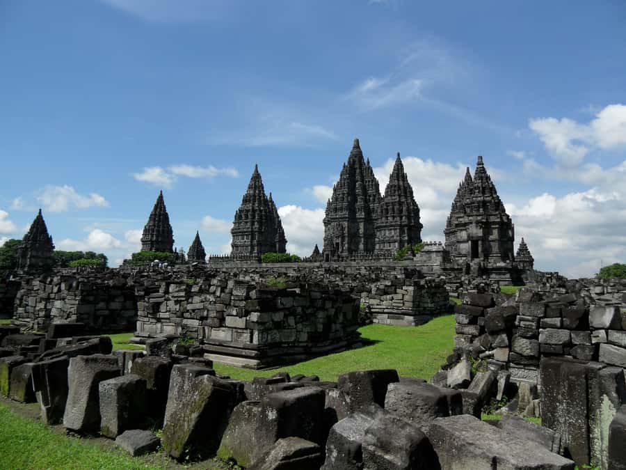 Yogyakarta: Prambanan Temple Entrance Ticket - Timing and Monday quirks: when you might only reach the park area